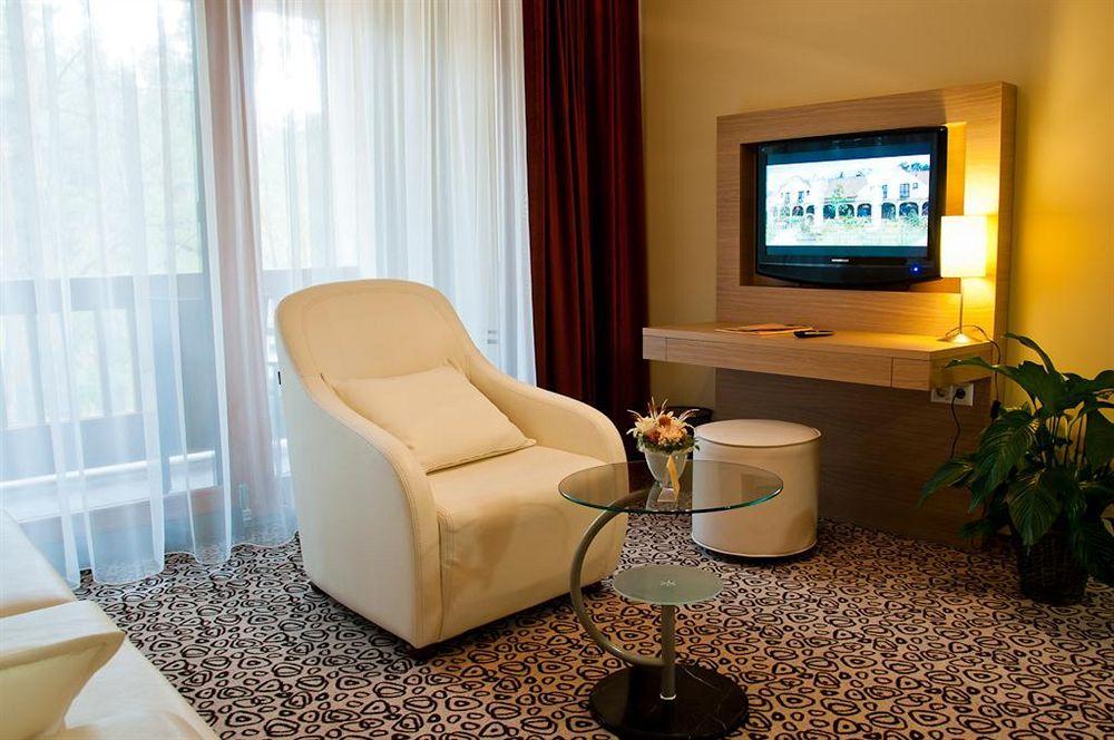 Erdospuszta Club Hotel Fenyves Debrecen Esterno foto