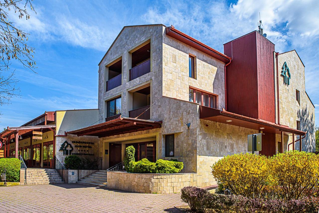 Erdospuszta Club Hotel Fenyves Debrecen Esterno foto