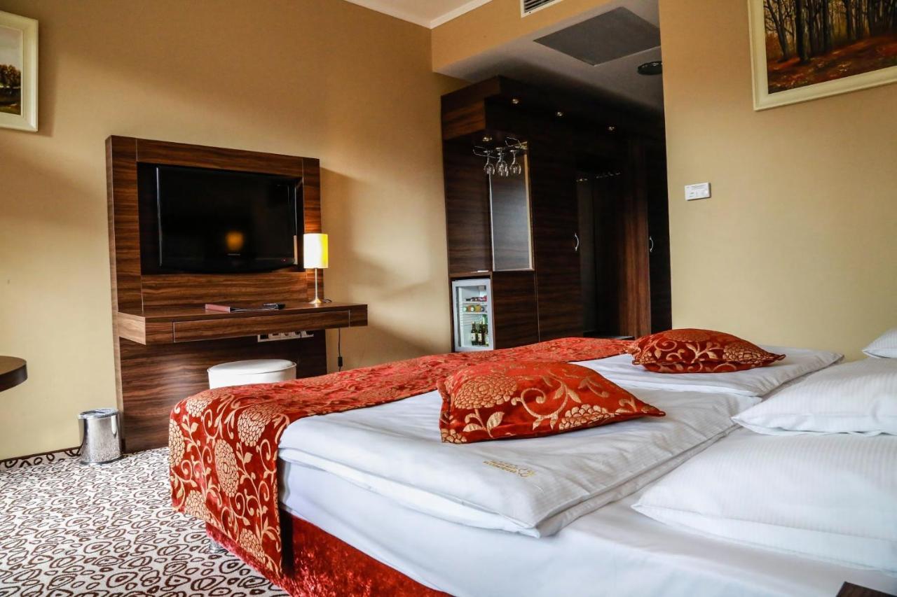 Erdospuszta Club Hotel Fenyves Debrecen Esterno foto