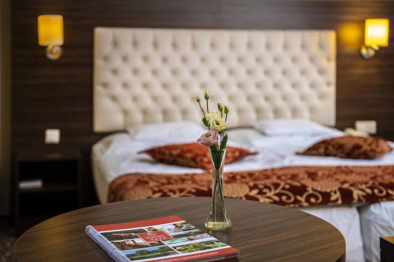 Erdospuszta Club Hotel Fenyves Debrecen Esterno foto