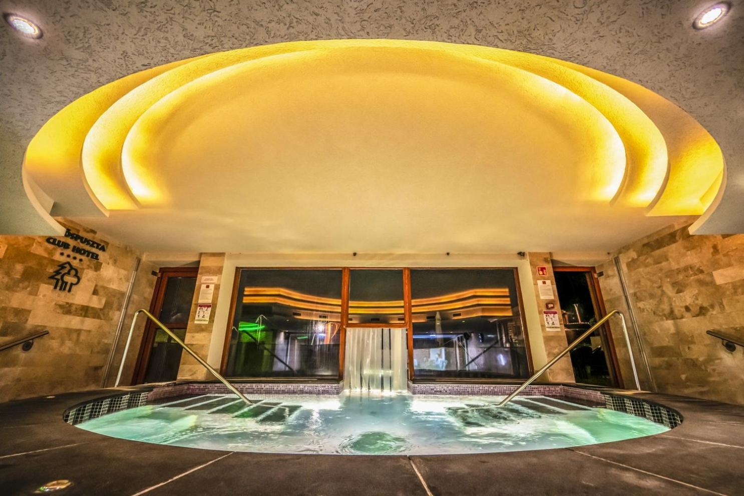 Erdospuszta Club Hotel Fenyves Debrecen Esterno foto
