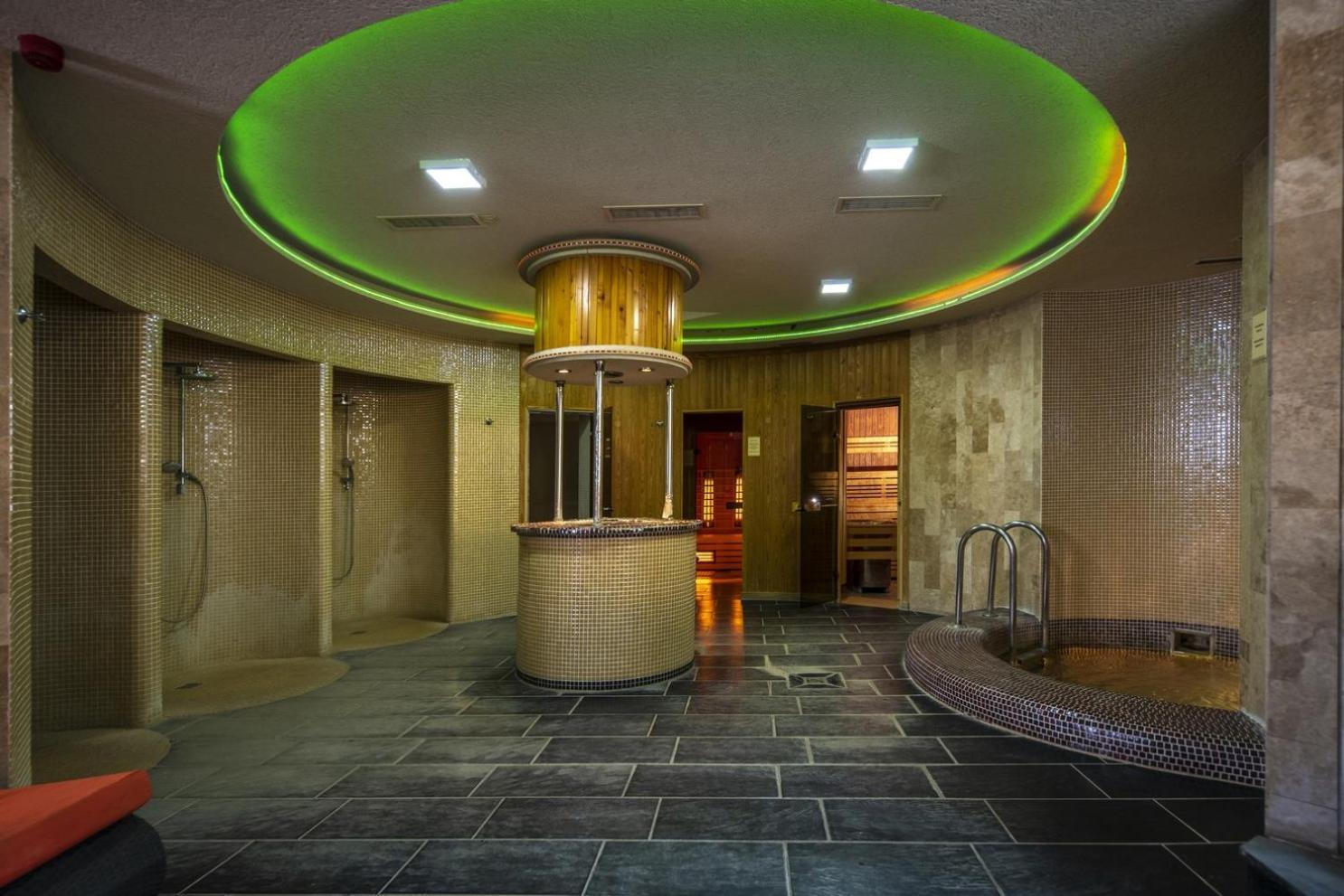 Erdospuszta Club Hotel Fenyves Debrecen Esterno foto