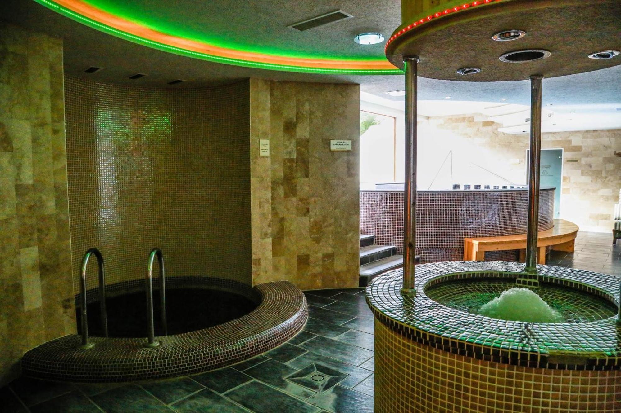 Erdospuszta Club Hotel Fenyves Debrecen Esterno foto