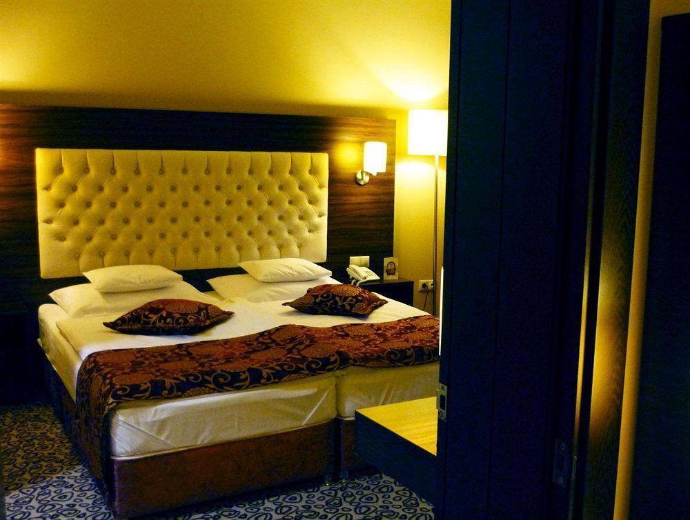 Erdospuszta Club Hotel Fenyves Debrecen Esterno foto